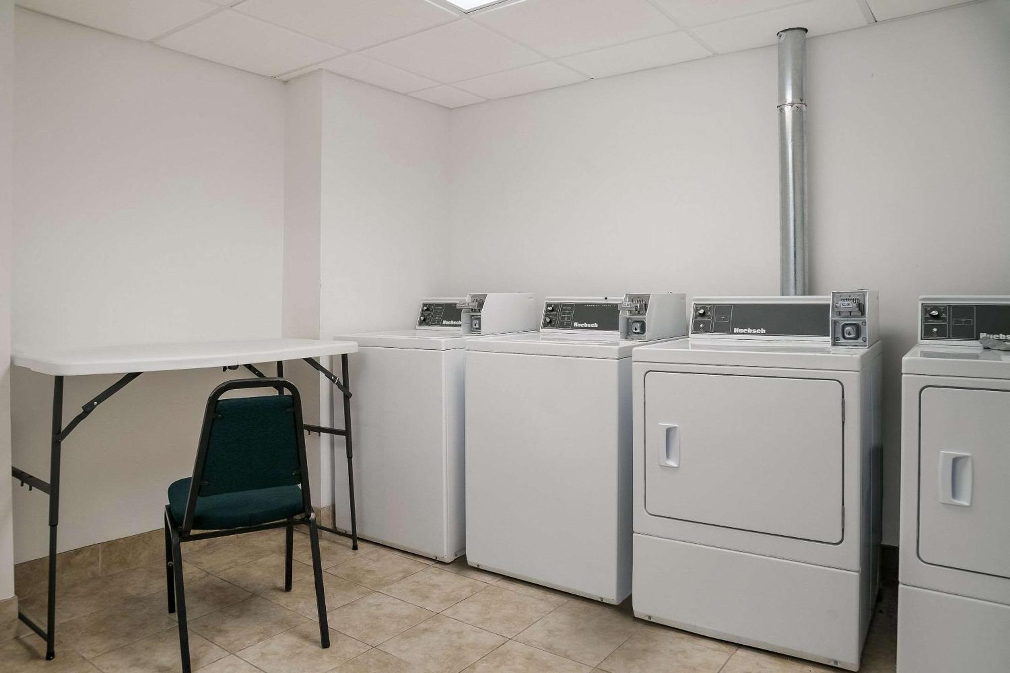 Quality Inn & Suites Saginaw Zewnętrze zdjęcie