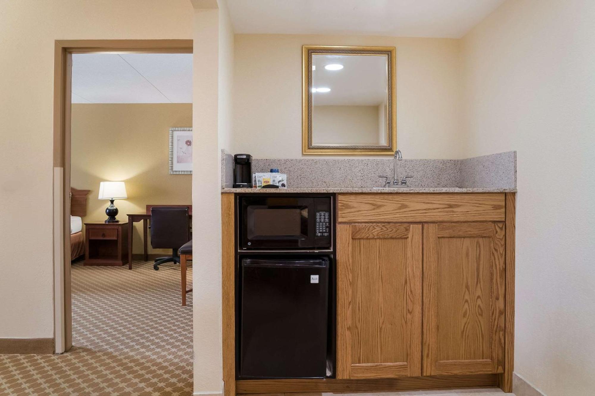 Quality Inn & Suites Saginaw Zewnętrze zdjęcie