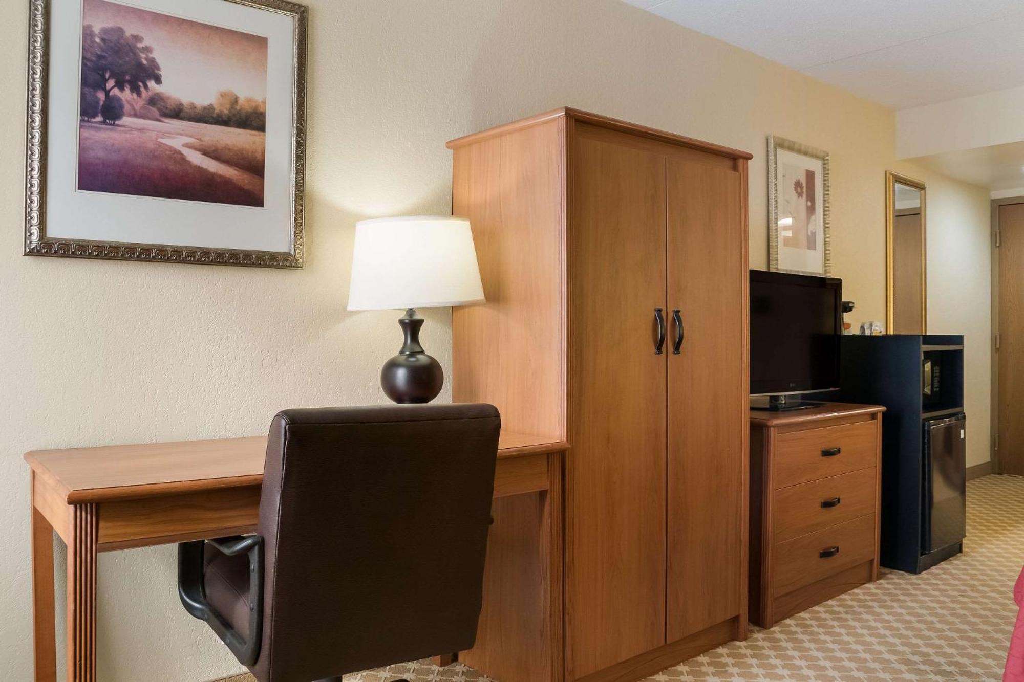 Quality Inn & Suites Saginaw Zewnętrze zdjęcie