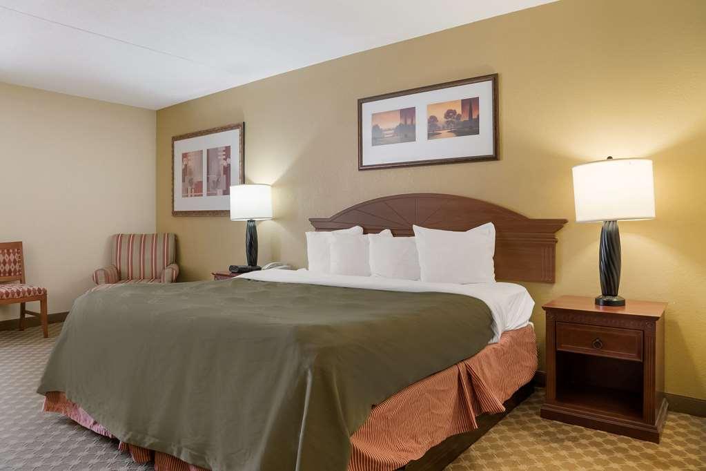 Quality Inn & Suites Saginaw Pokój zdjęcie