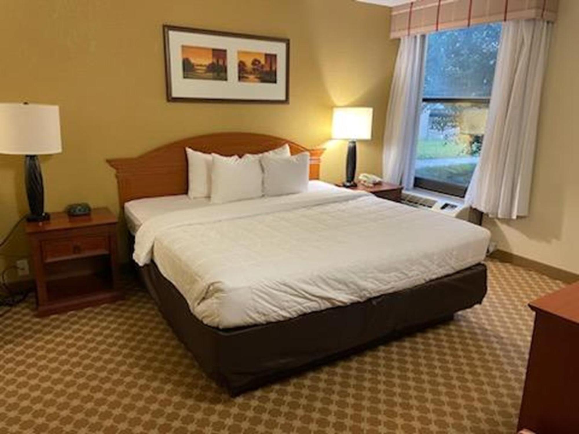 Quality Inn & Suites Saginaw Zewnętrze zdjęcie
