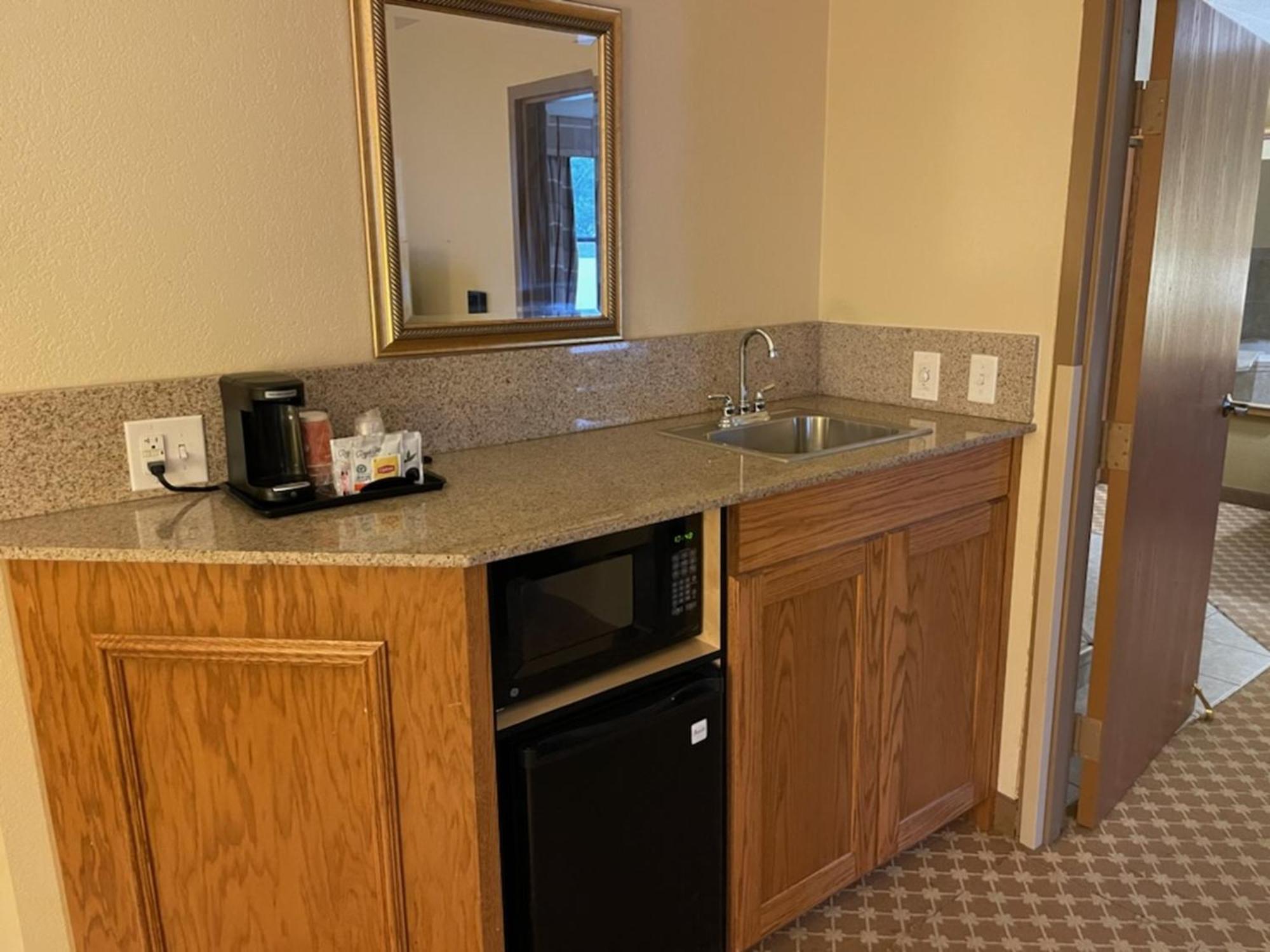 Quality Inn & Suites Saginaw Zewnętrze zdjęcie