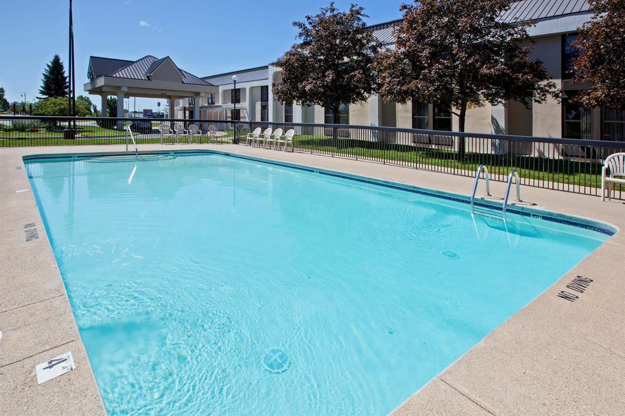 Quality Inn & Suites Saginaw Udogodnienia zdjęcie