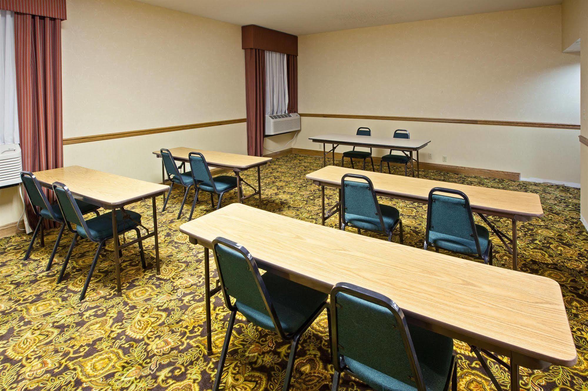 Quality Inn & Suites Saginaw Zaplecze biznesowe zdjęcie